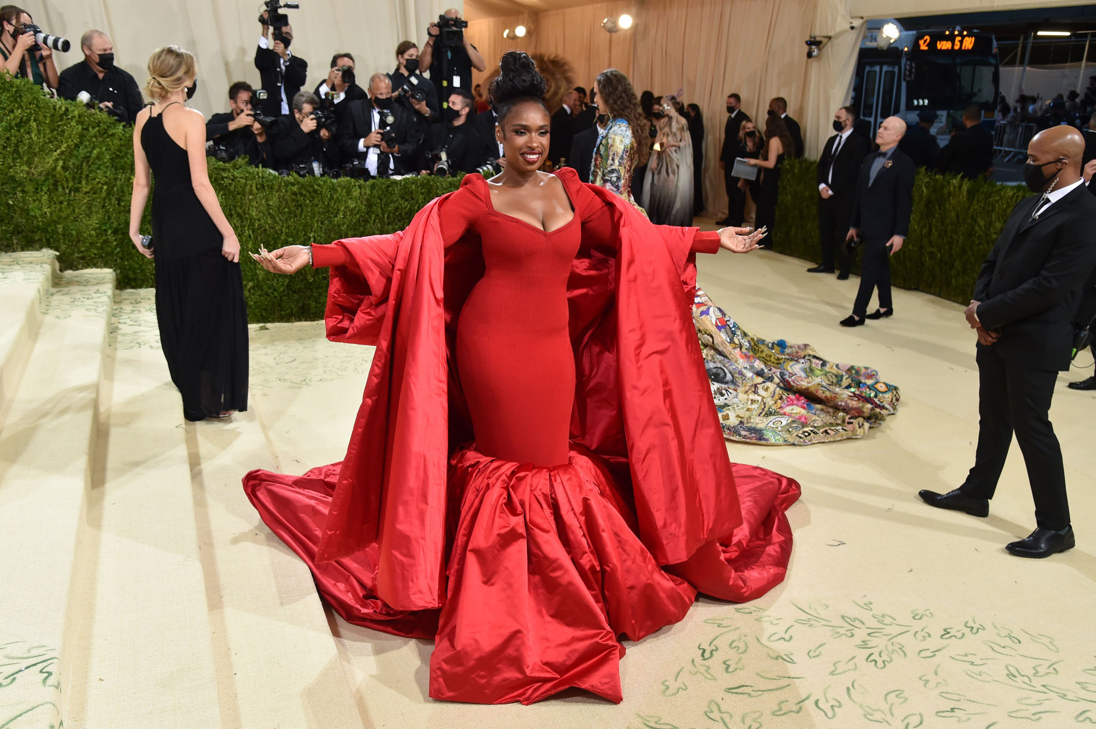 Met Gala 2021: So Many Big Red Gowns, Including an Alber Elbaz Tribute - Go  Fug Yourself
