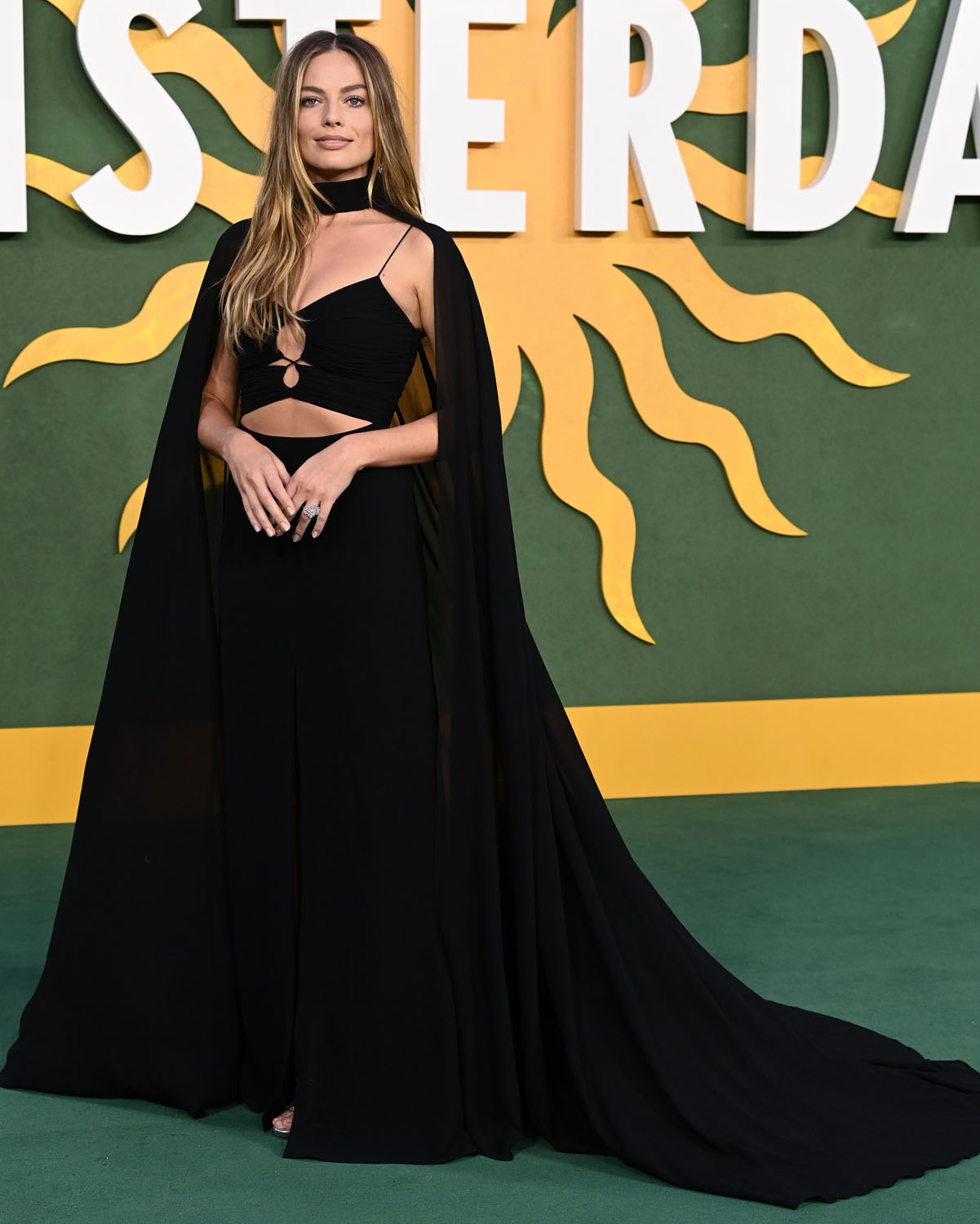 Margot Robbie sets major style goals in strapless dress at 'Amsterdam'  premiere red carpet - Entertainment News